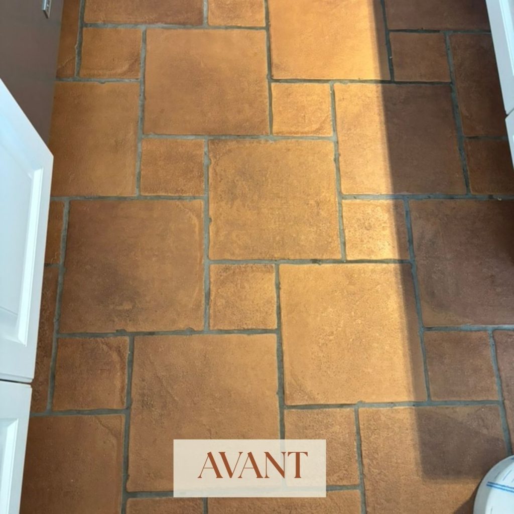 Avant teinture de coulis du plancher de cuisine à Mont-Saint-Hilaire